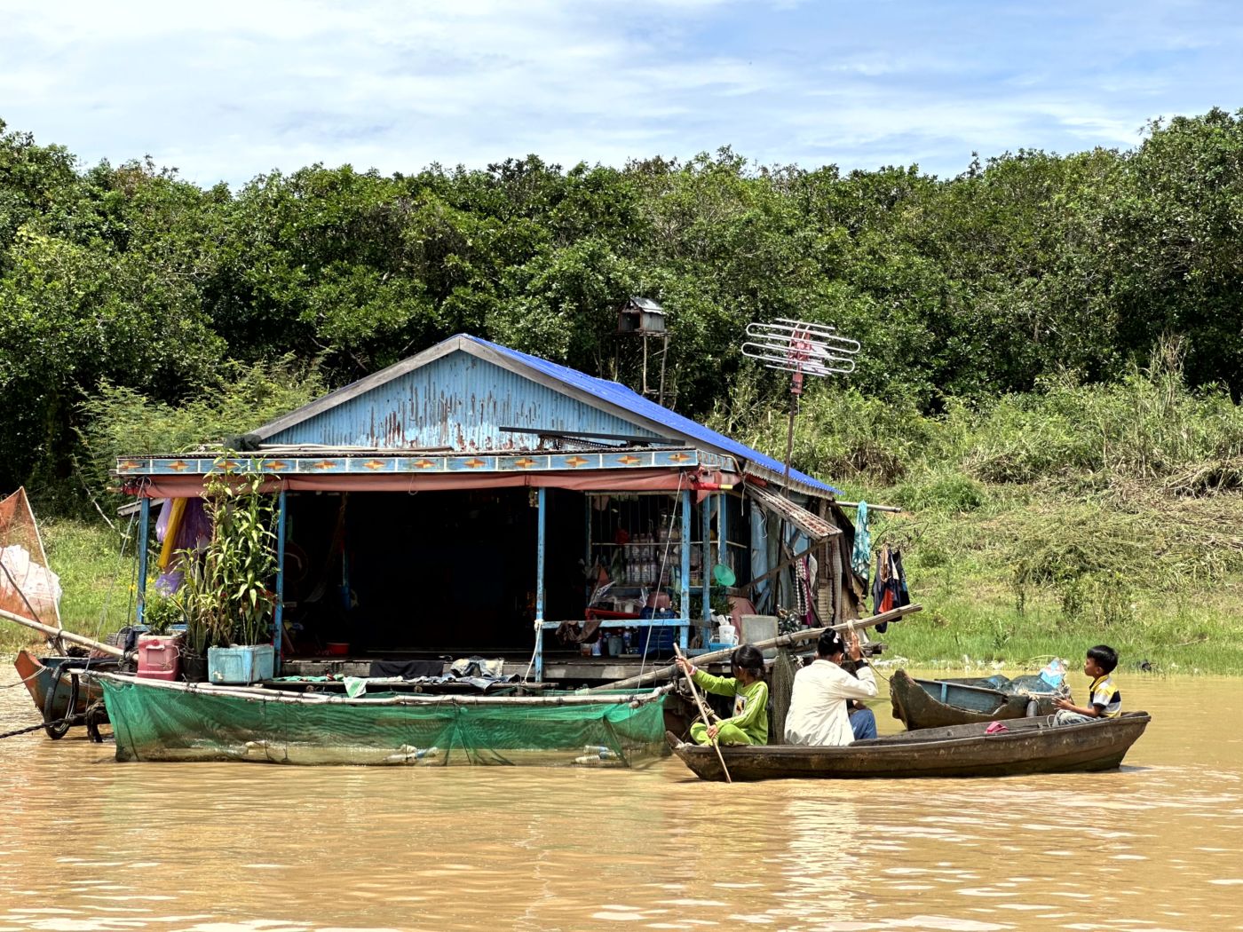 Mittag auf dem Wasser – Bootsfahrt zum Tonle-Sap-Umfeld