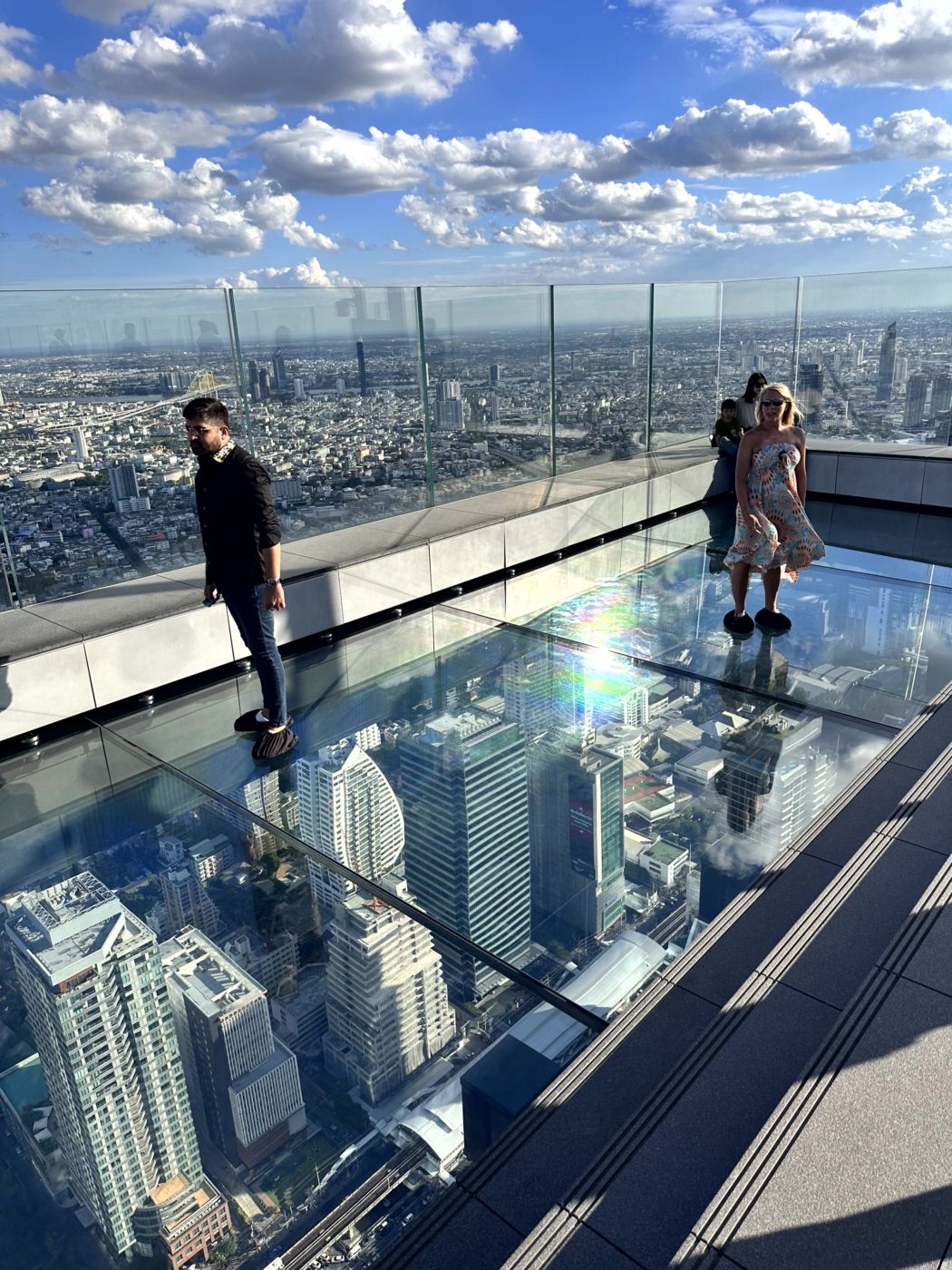 Bangkok von oben – Mahanakhon SkyWalk, Glasboden und Sunset-Views