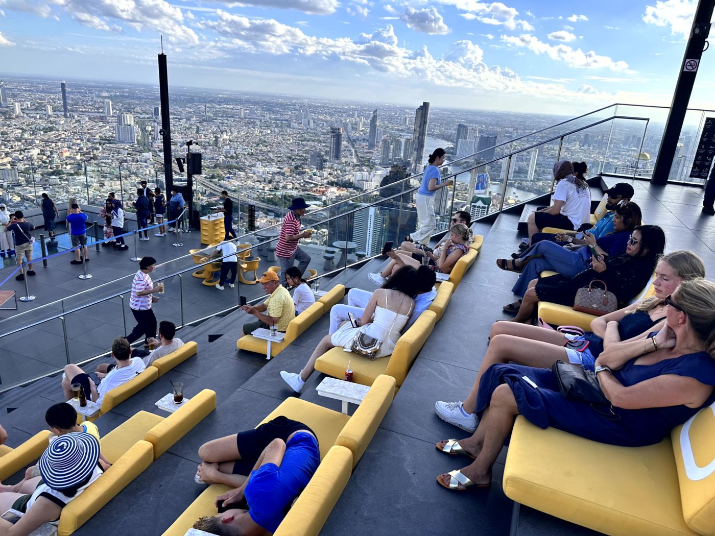 Bangkok von oben – Mahanakhon SkyWalk, Glasboden und Sunset-Views
