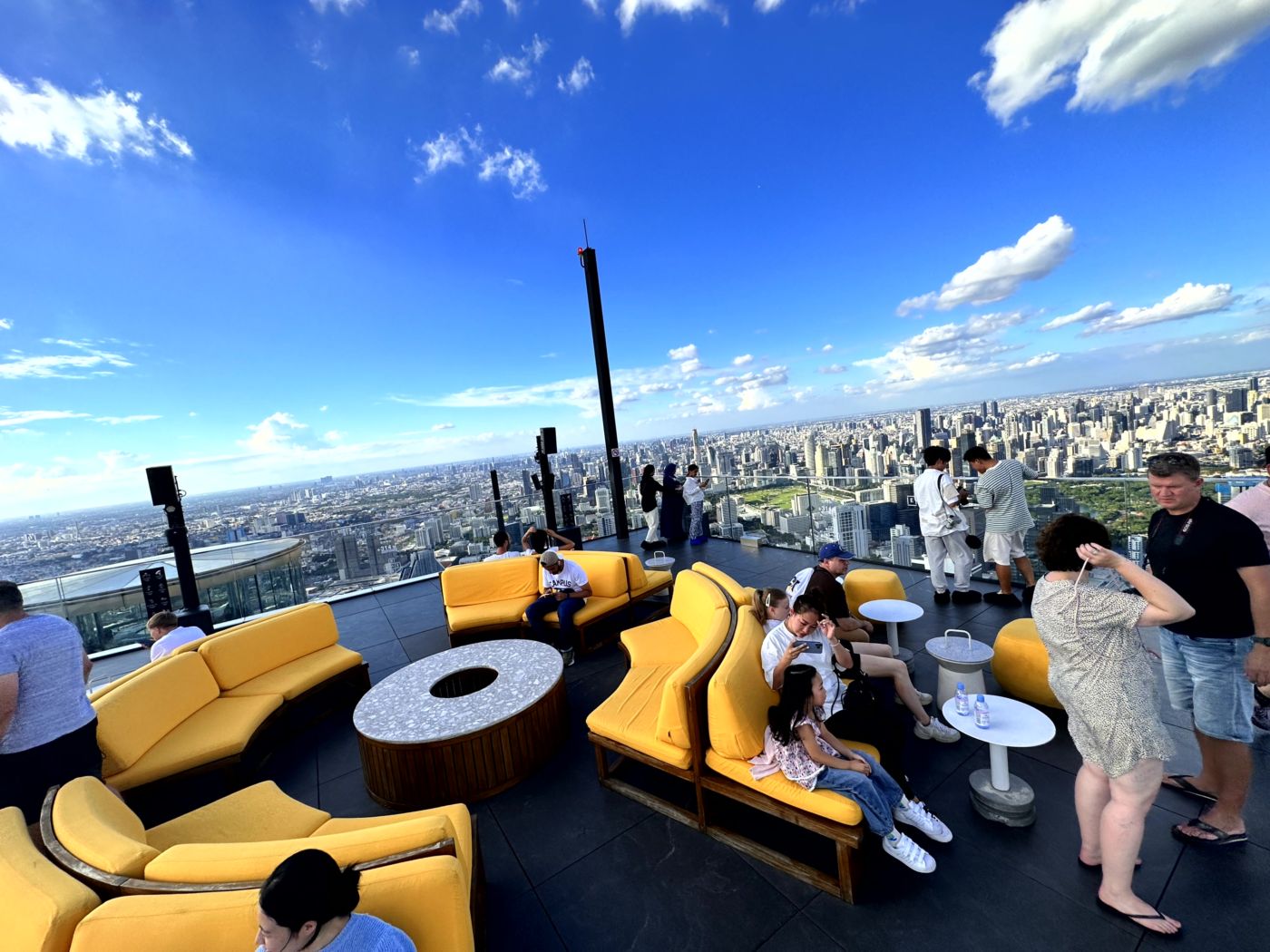 Bangkok von oben – Mahanakhon SkyWalk, Glasboden und Sunset-Views
