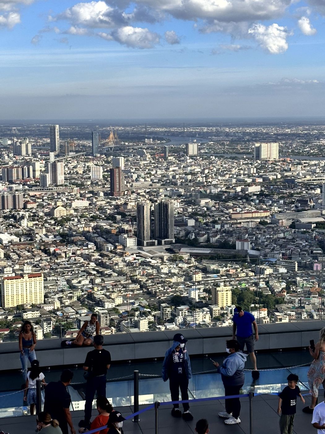 Bangkok von oben – Mahanakhon SkyWalk, Glasboden und Sunset-Views