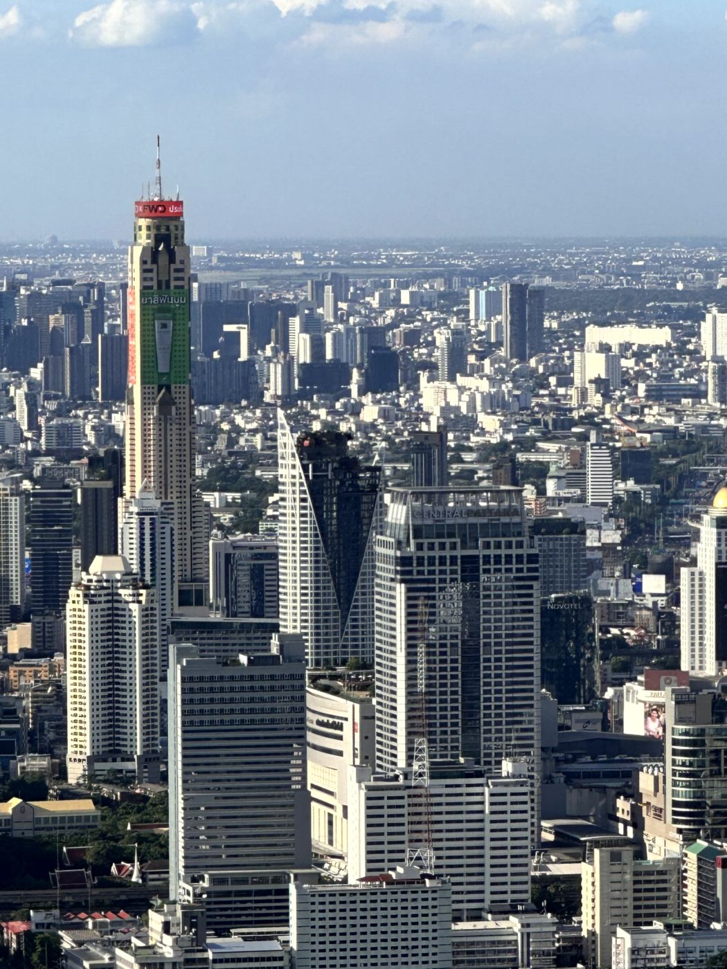 Bangkok von oben – Mahanakhon SkyWalk, Glasboden und Sunset-Views