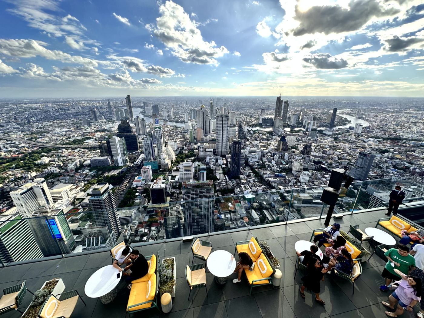 Bangkok von oben – Mahanakhon SkyWalk, Glasboden und Sunset-Views