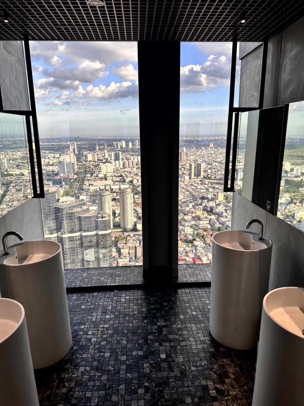 Bangkok von oben – Mahanakhon SkyWalk, Glasboden und Sunset-Views