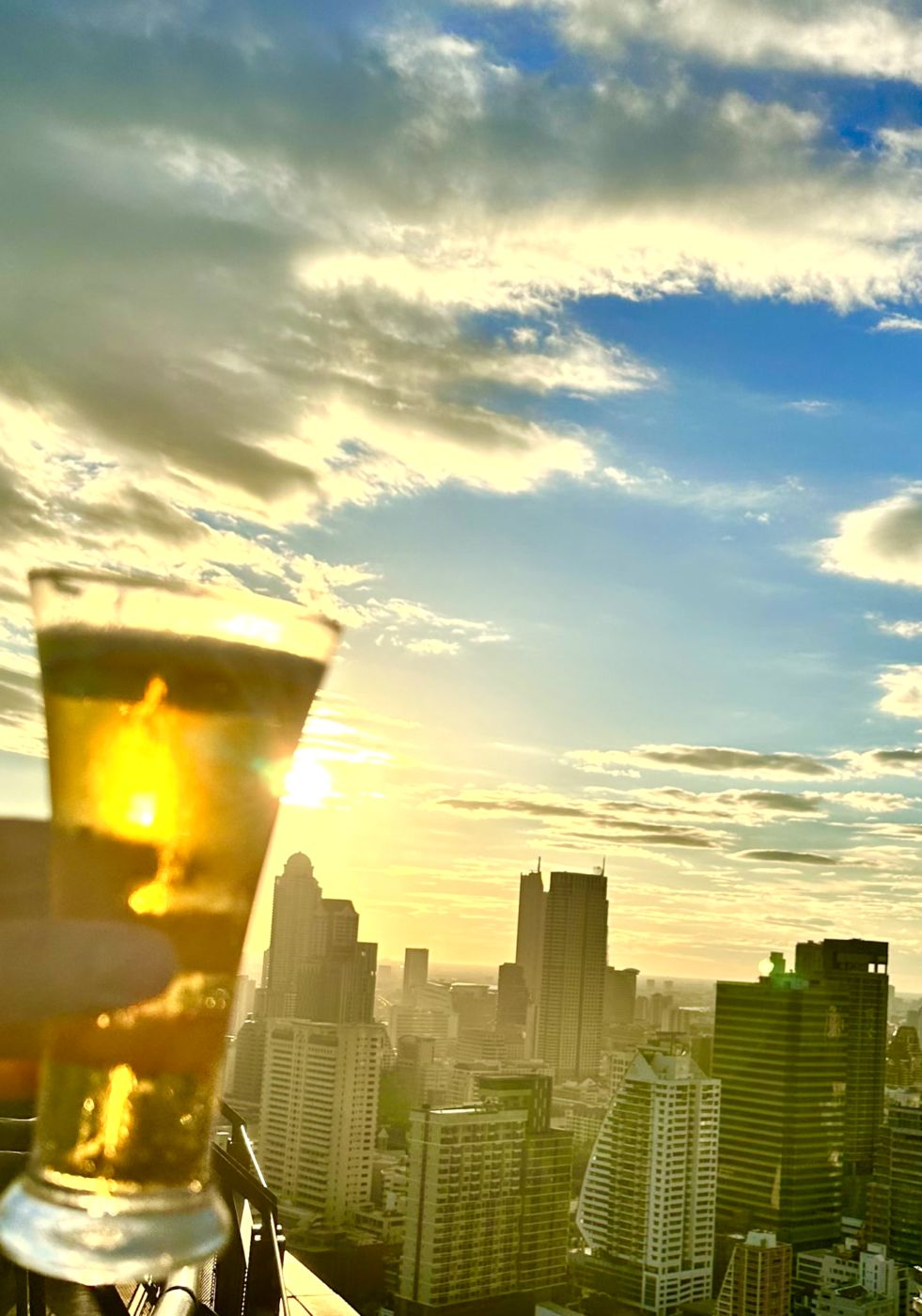 Bangkok von oben – Mahanakhon SkyWalk, Glasboden und Sunset-Views