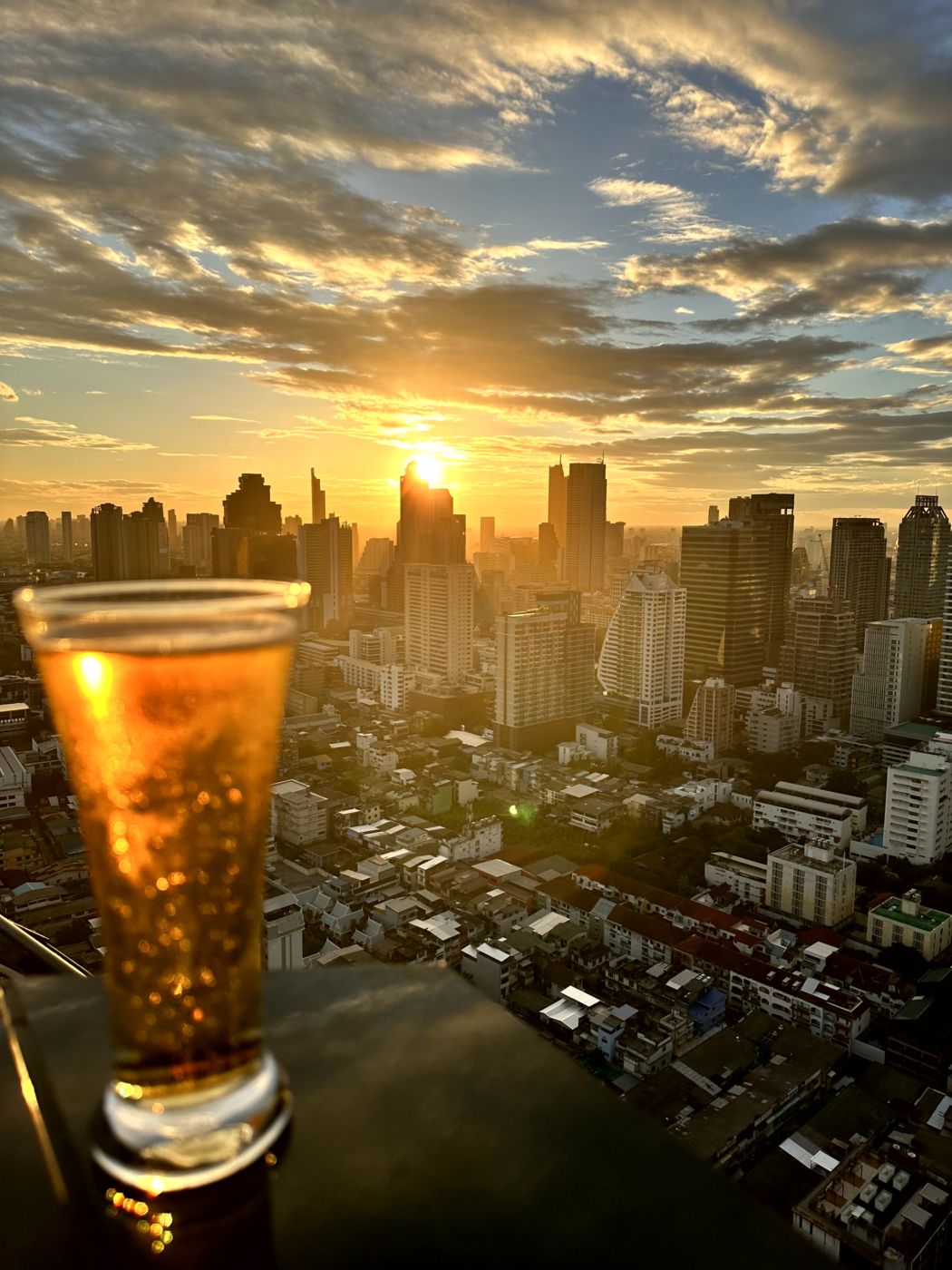 Bangkok von oben – Mahanakhon SkyWalk, Glasboden und Sunset-Views