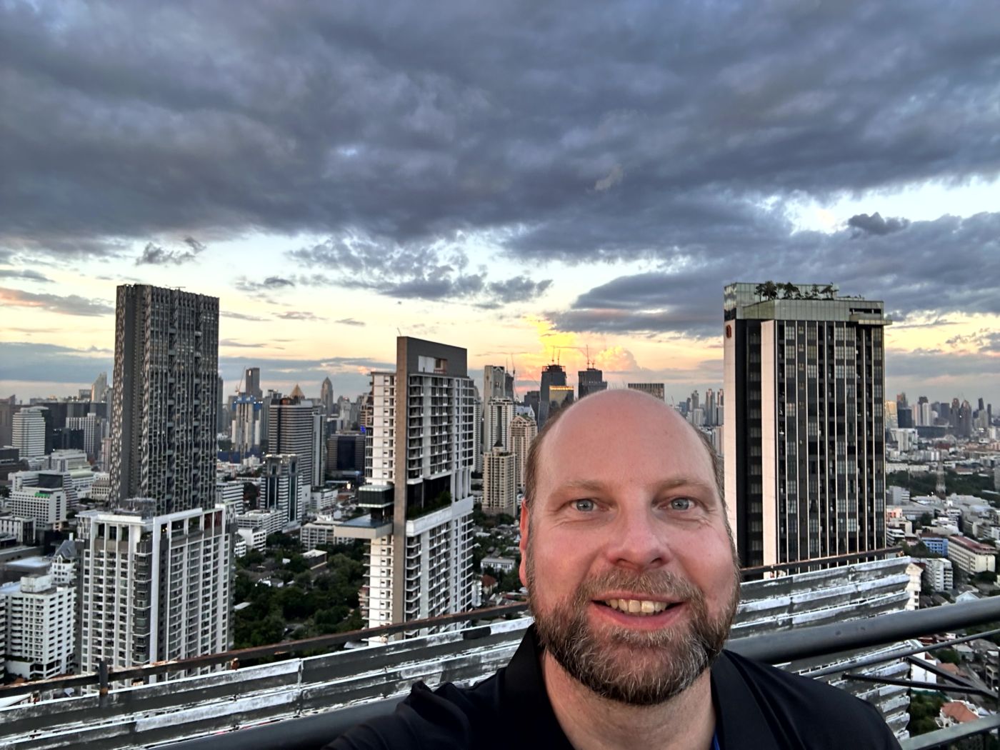 Bangkok von oben – Mahanakhon SkyWalk, Glasboden und Sunset-Views