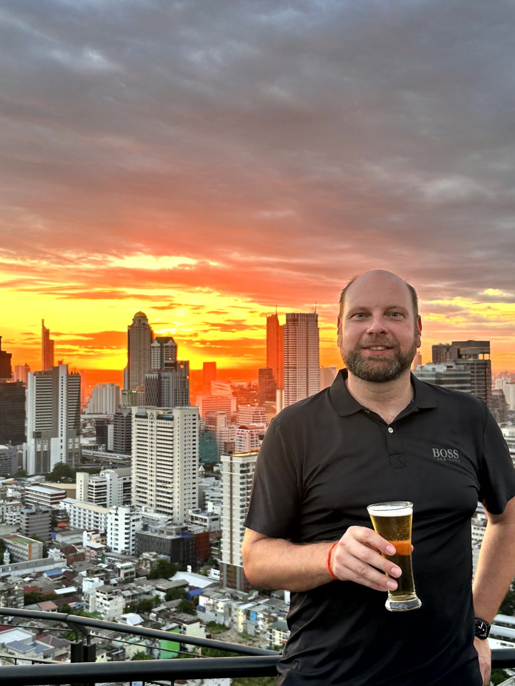 Bangkok von oben – Mahanakhon SkyWalk, Glasboden und Sunset-Views