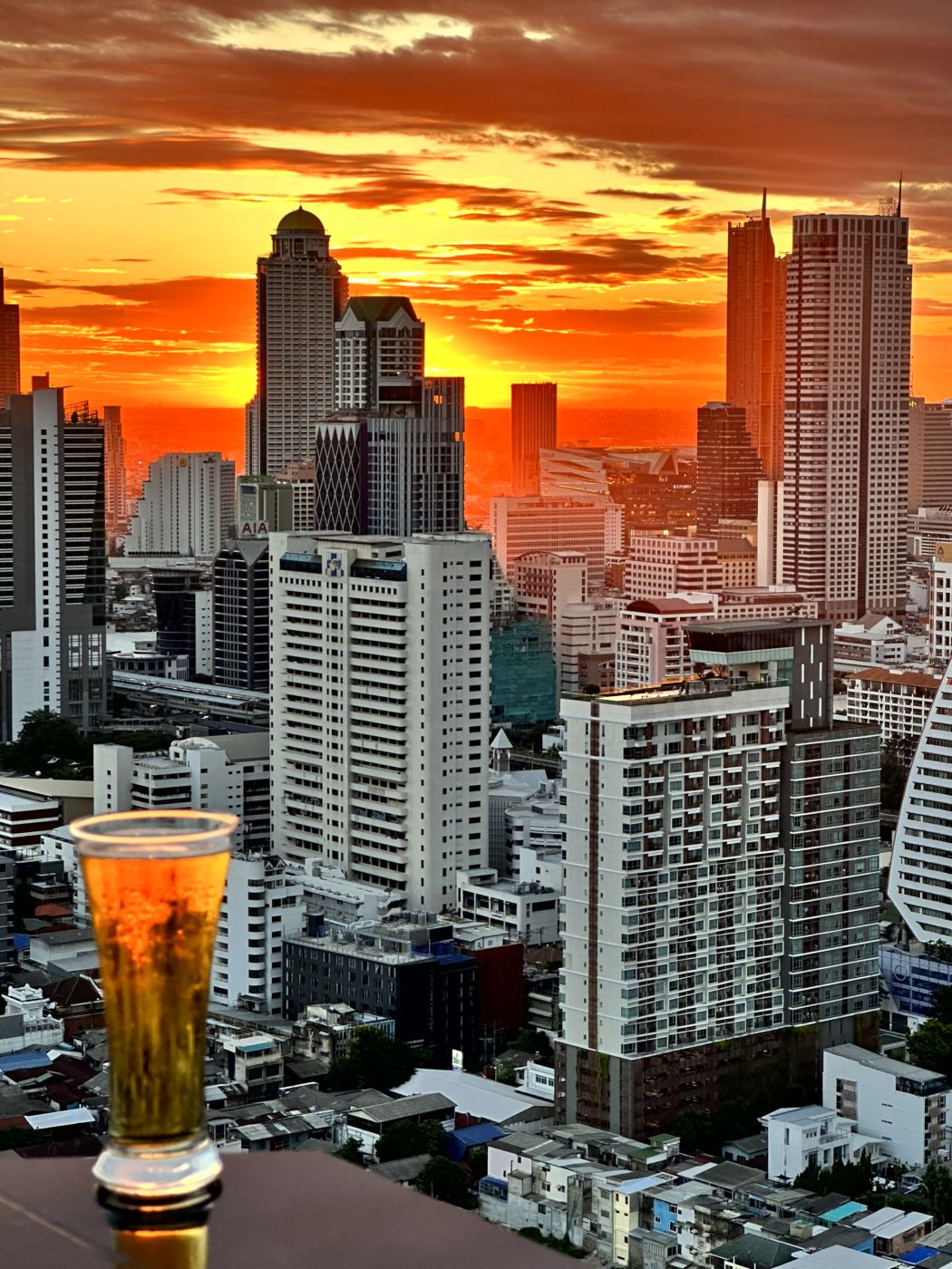Bangkok von oben – Mahanakhon SkyWalk, Glasboden und Sunset-Views