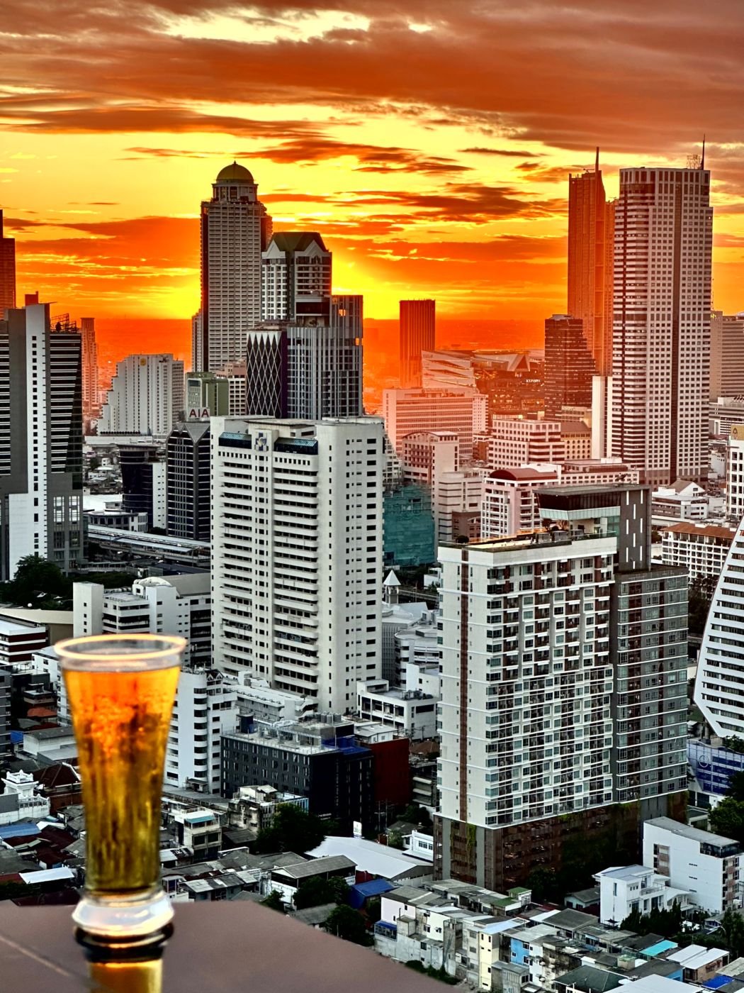 Bangkok von oben – Mahanakhon SkyWalk, Glasboden und Sunset-Views