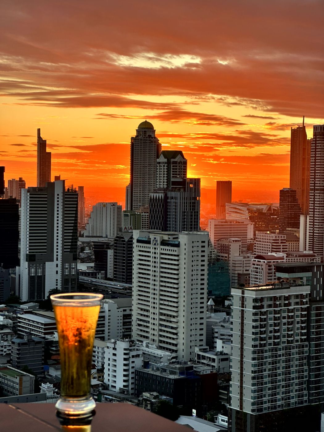 Bangkok von oben – Mahanakhon SkyWalk, Glasboden und Sunset-Views