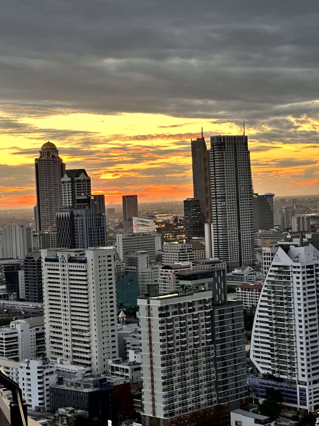 Bangkok von oben – Mahanakhon SkyWalk, Glasboden und Sunset-Views