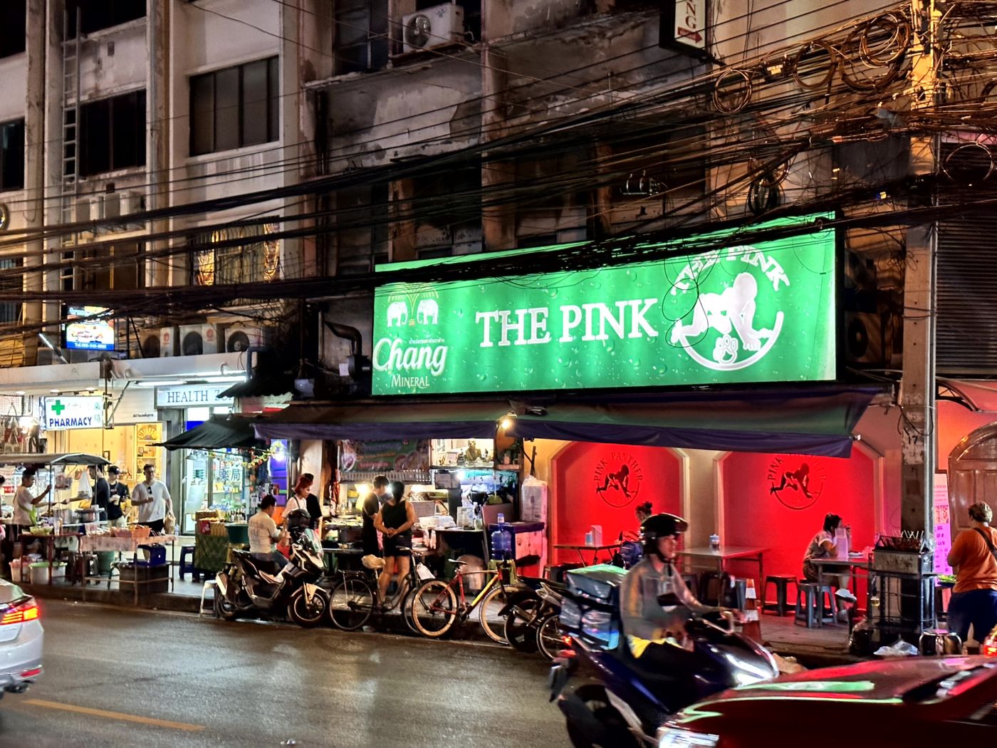 Bangkok bei Nacht – Wat Arun, Tempellichter und Chinatown-Streetfood