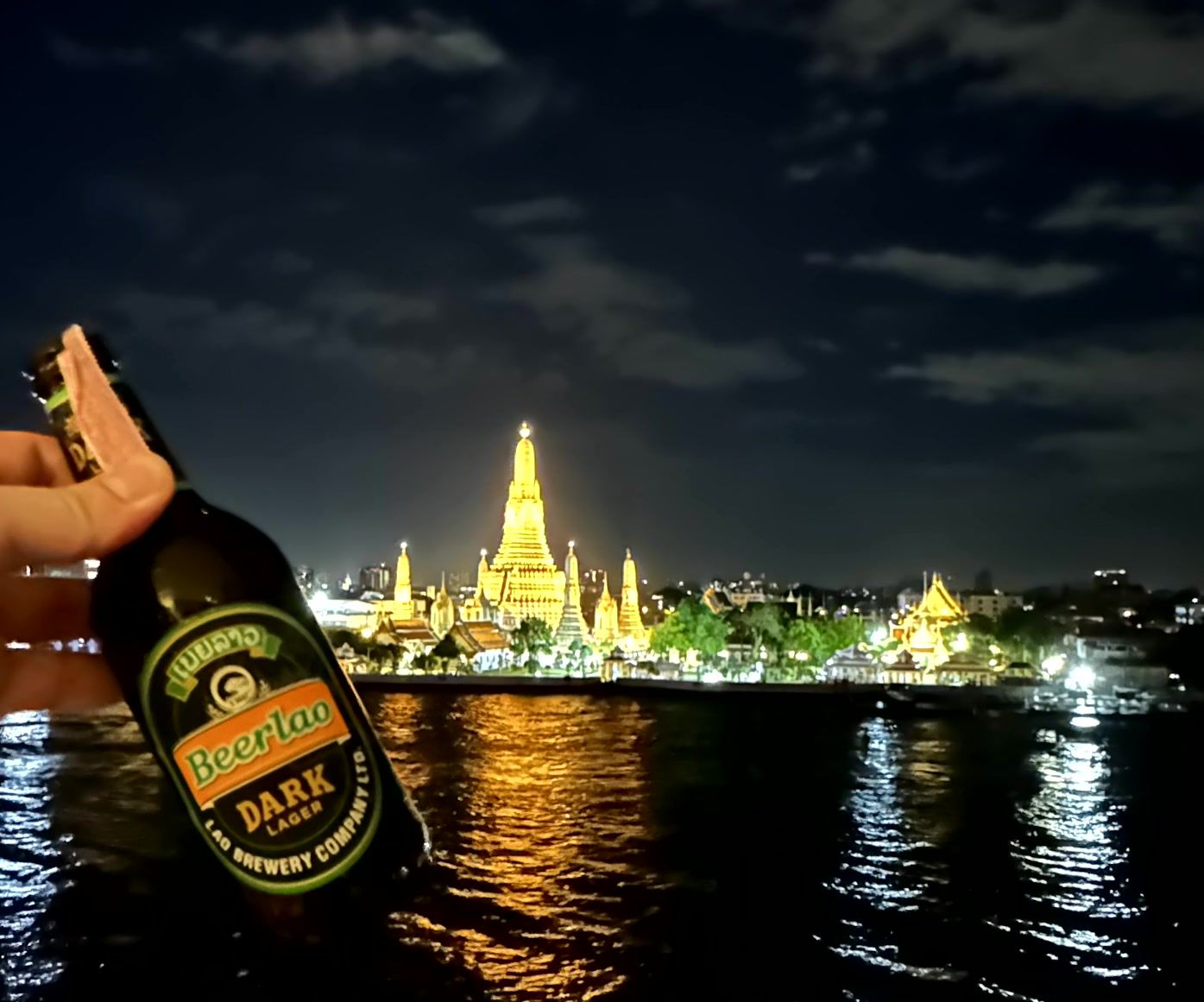 Bangkok bei Nacht – Wat Arun, Tempellichter und Chinatown-Streetfood