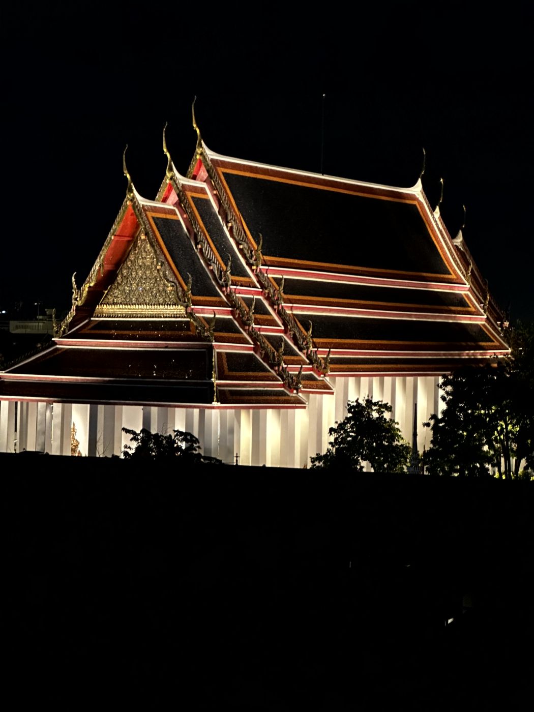Bangkok bei Nacht – Wat Arun, Tempellichter und Chinatown-Streetfood