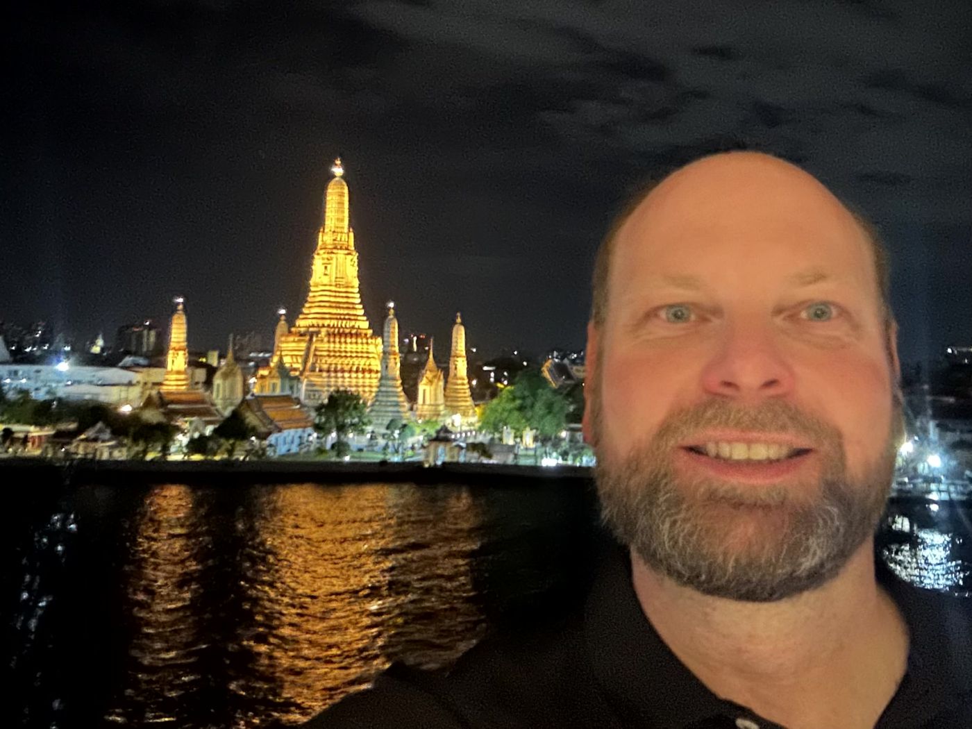 Bangkok bei Nacht – Wat Arun, Tempellichter und Chinatown-Streetfood