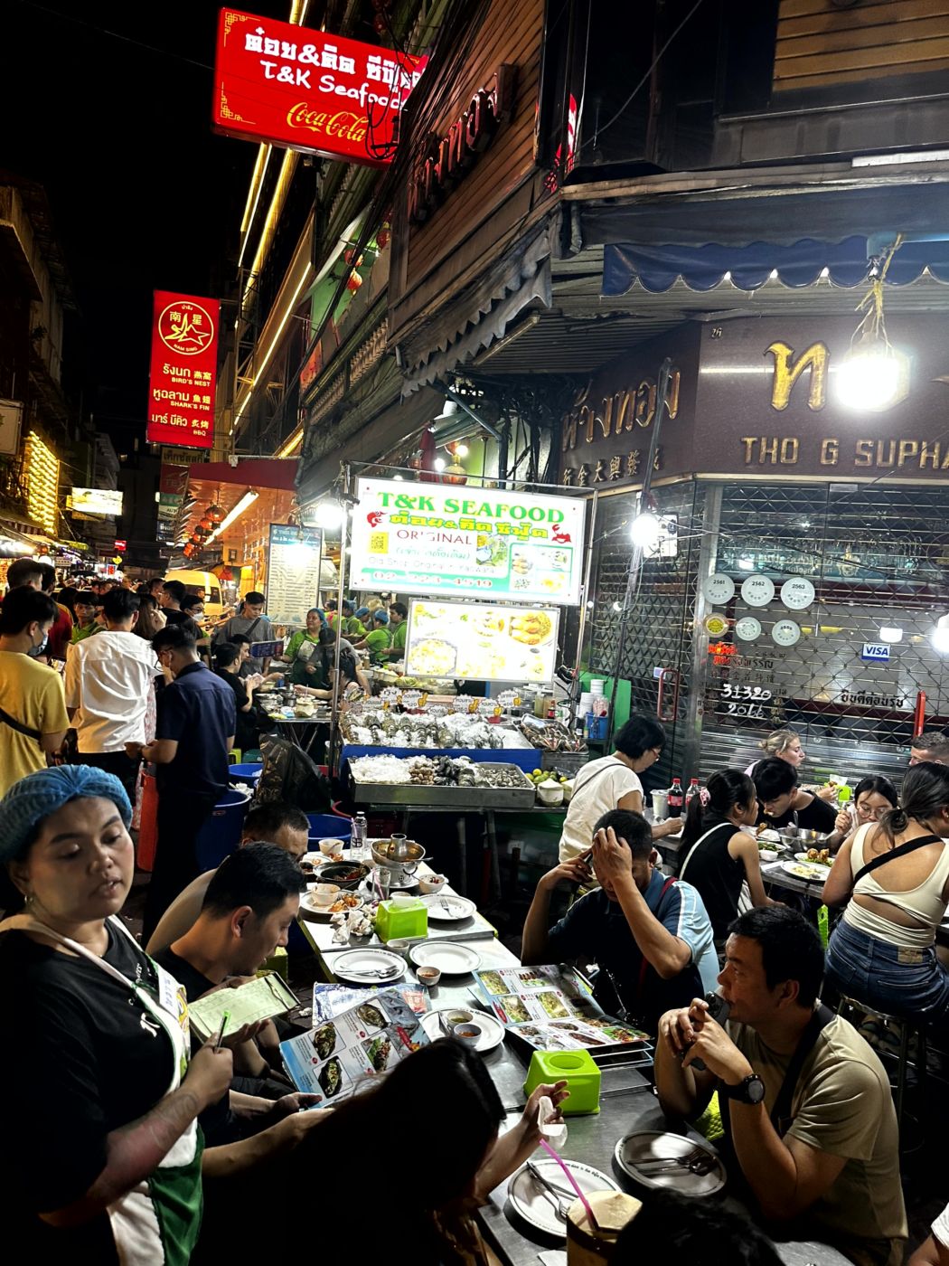 Bangkok bei Nacht – Wat Arun, Tempellichter und Chinatown-Streetfood