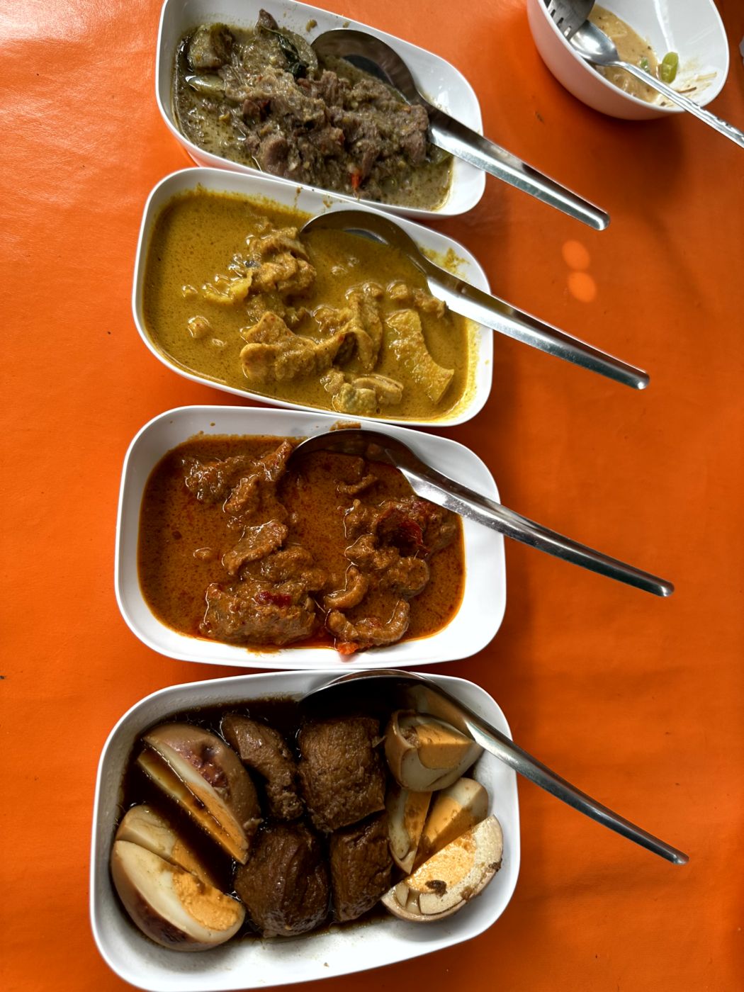 Bangkok Food Tour mit Khlong Boat Ride – Märkte, Kanäle und viele Kostproben