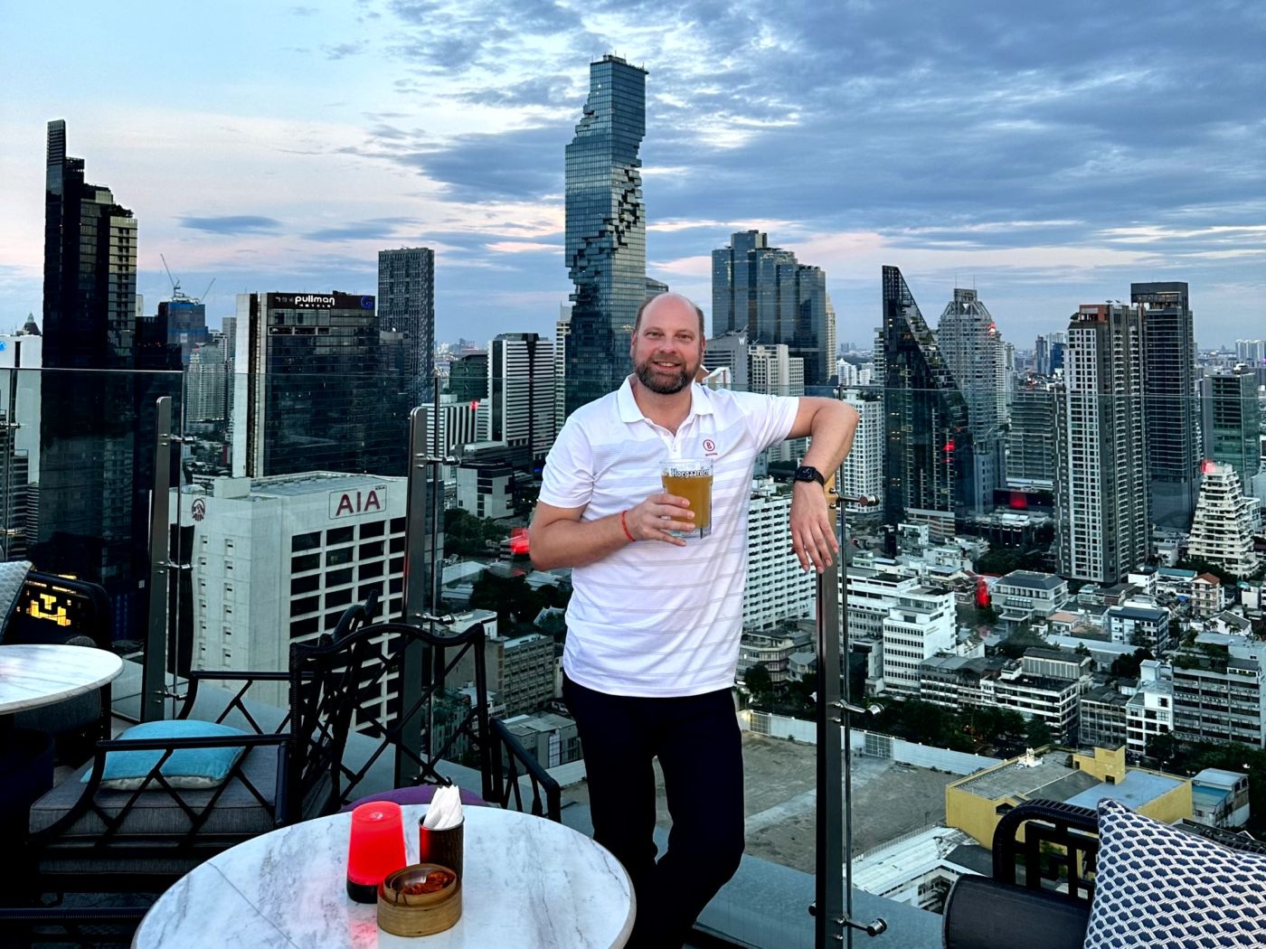 Offizielles Reiseende in Bangkok – Skyline, Rooftop-Bars und Red-Sky-Nacht