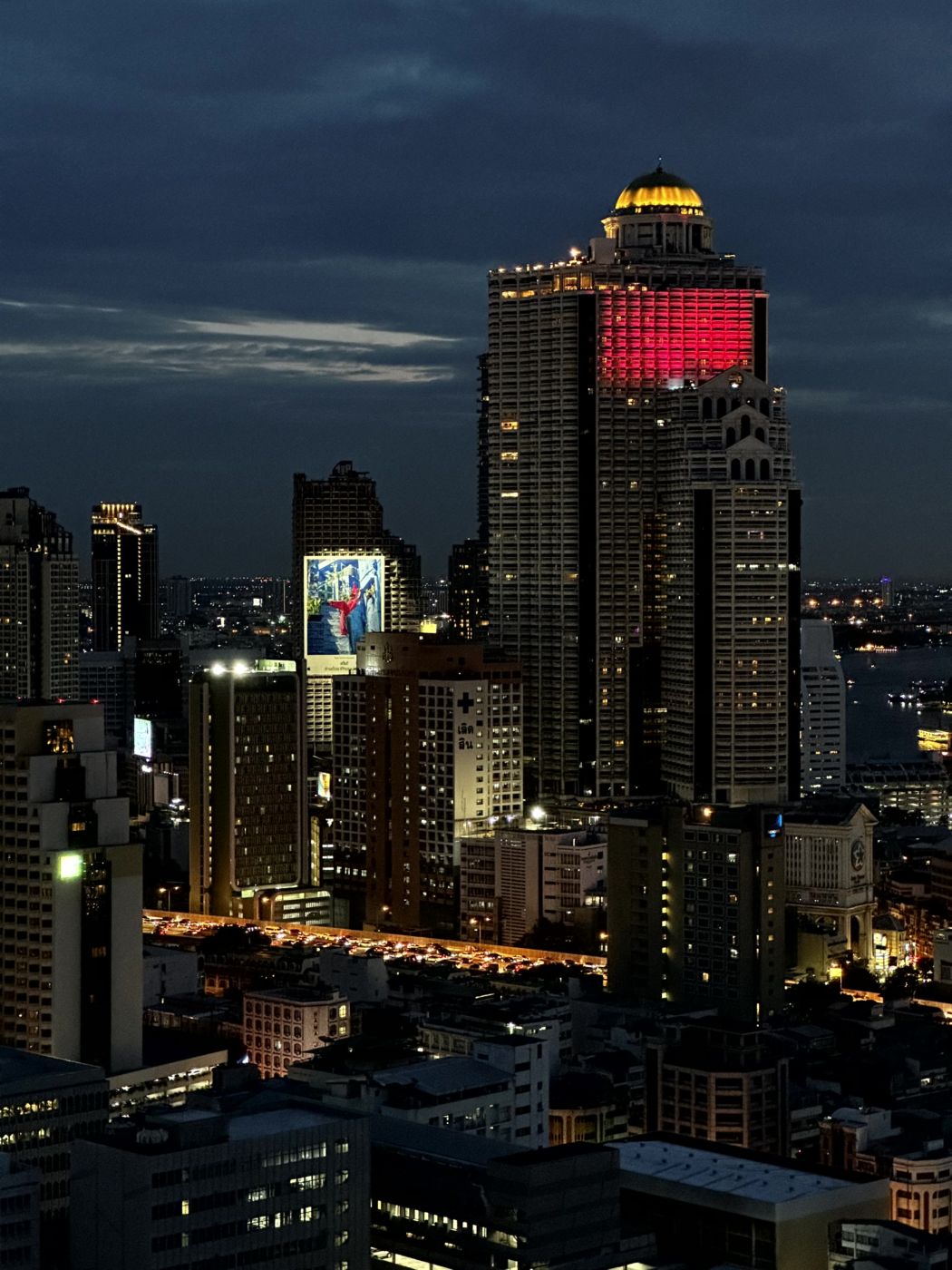 Offizielles Reiseende in Bangkok – Skyline, Rooftop-Bars und Red-Sky-Nacht