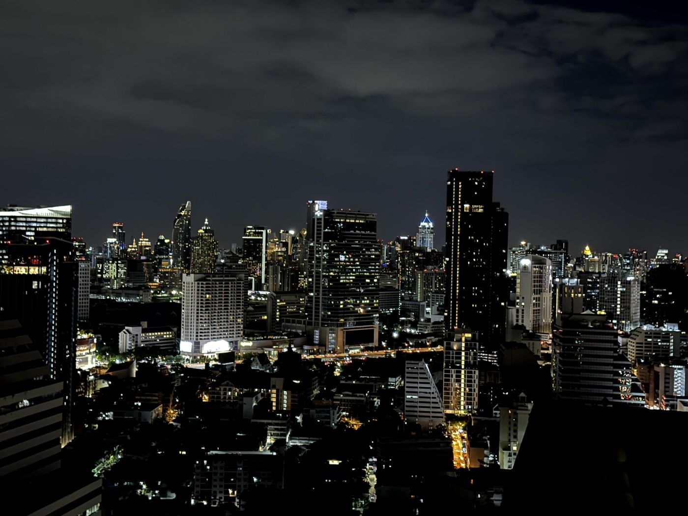 Offizielles Reiseende in Bangkok – Skyline, Rooftop-Bars und Red-Sky-Nacht