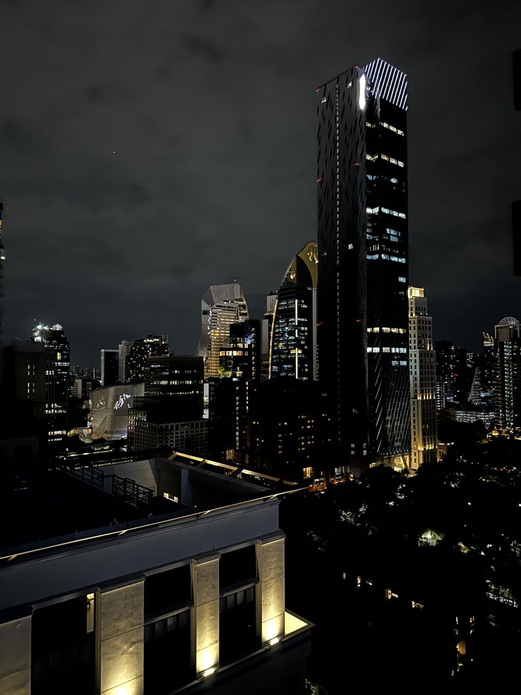 Offizielles Reiseende in Bangkok – Skyline, Rooftop-Bars und Red-Sky-Nacht