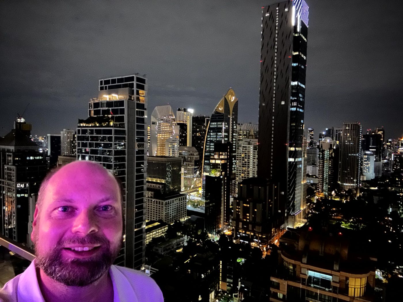 Offizielles Reiseende in Bangkok – Skyline, Rooftop-Bars und Red-Sky-Nacht