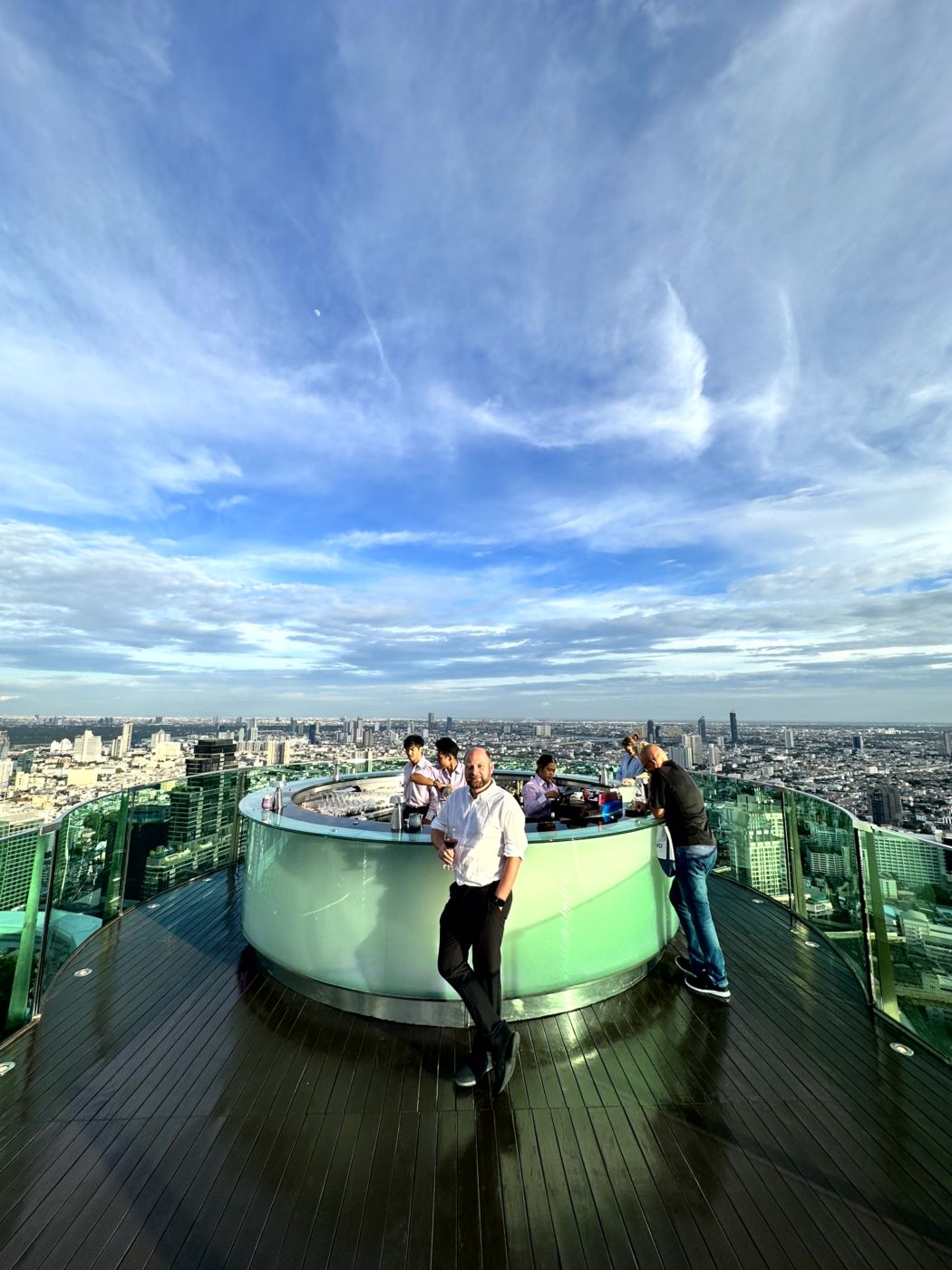 Sunset über Bangkok – Lebua Sky Bar, Kuppelterrasse und spätes Nachtleben