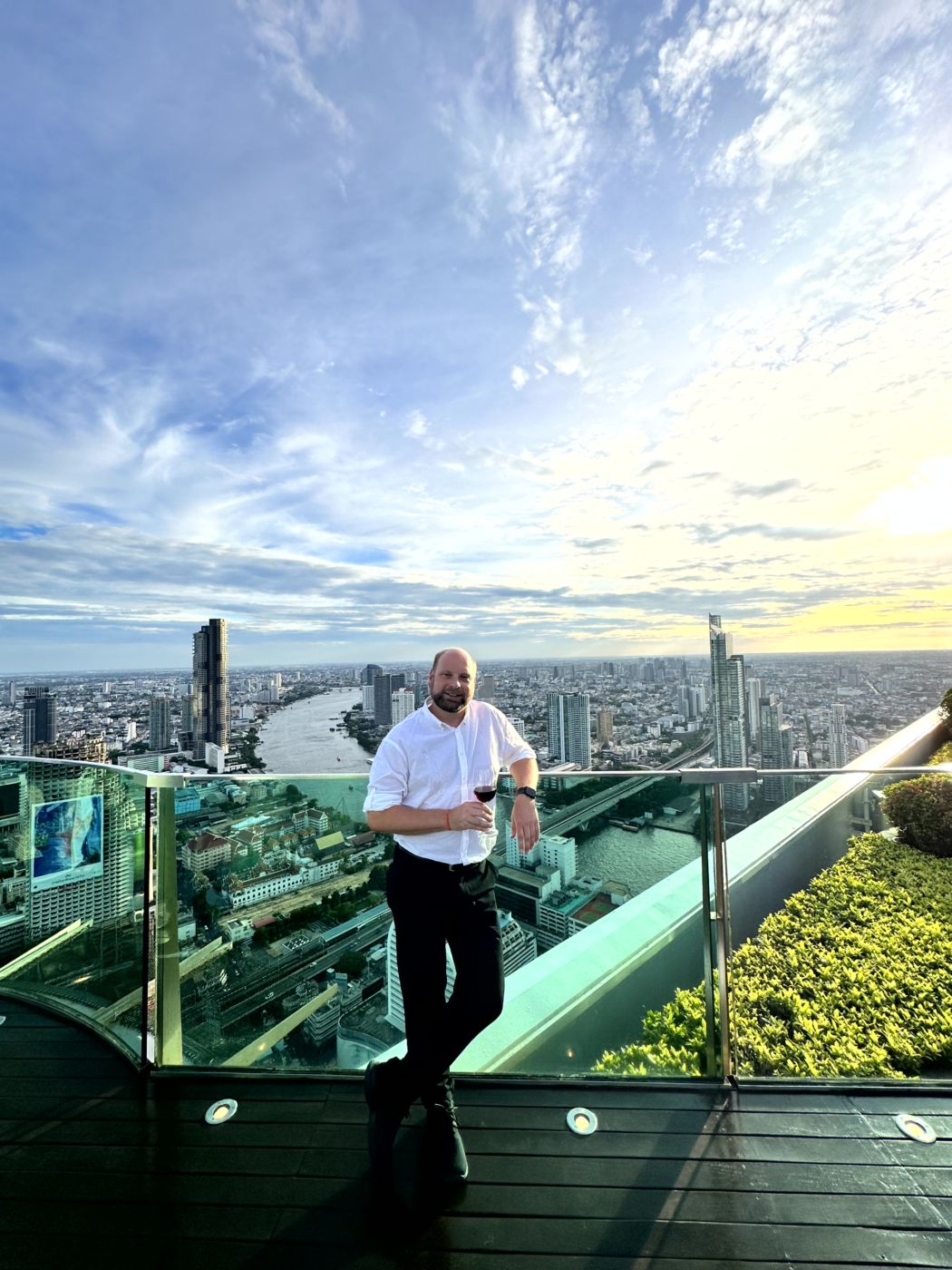 Sunset über Bangkok – Lebua Sky Bar, Kuppelterrasse und spätes Nachtleben