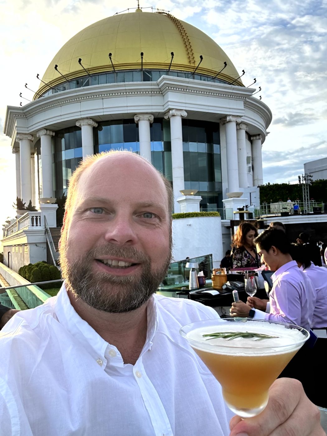 Sunset über Bangkok – Lebua Sky Bar, Kuppelterrasse und spätes Nachtleben
