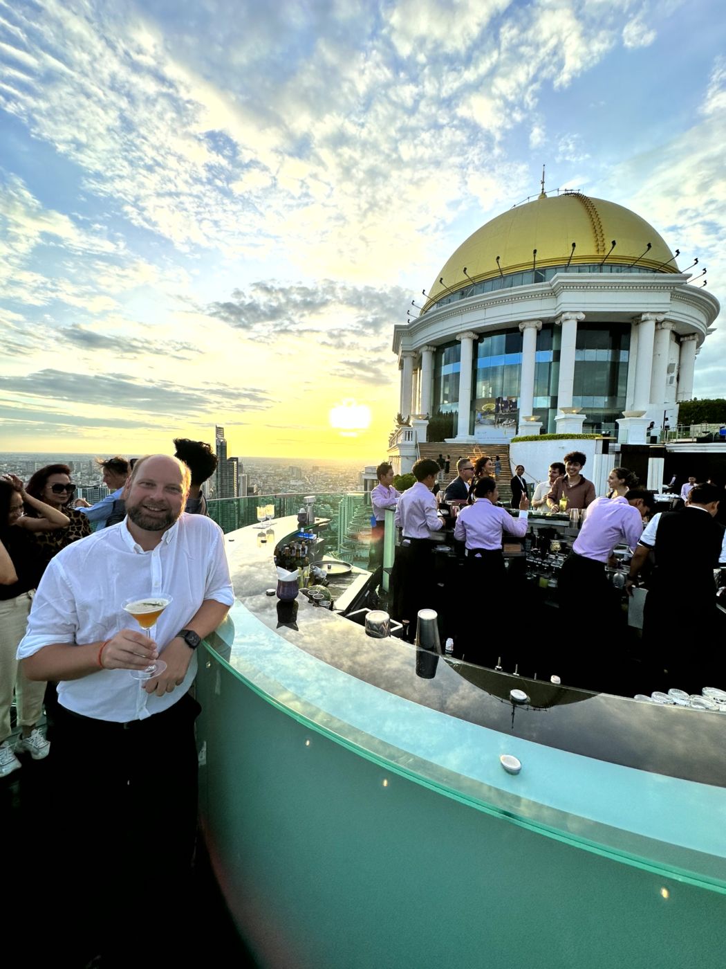 Sunset über Bangkok – Lebua Sky Bar, Kuppelterrasse und spätes Nachtleben
