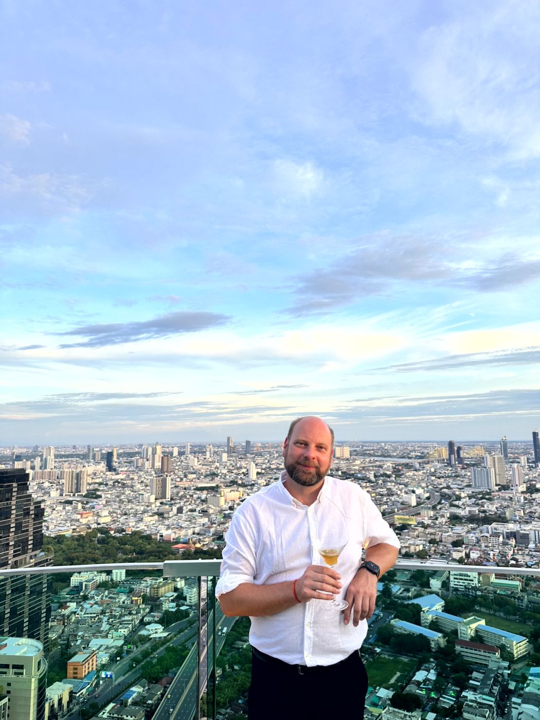 Sunset über Bangkok – Lebua Sky Bar, Kuppelterrasse und spätes Nachtleben
