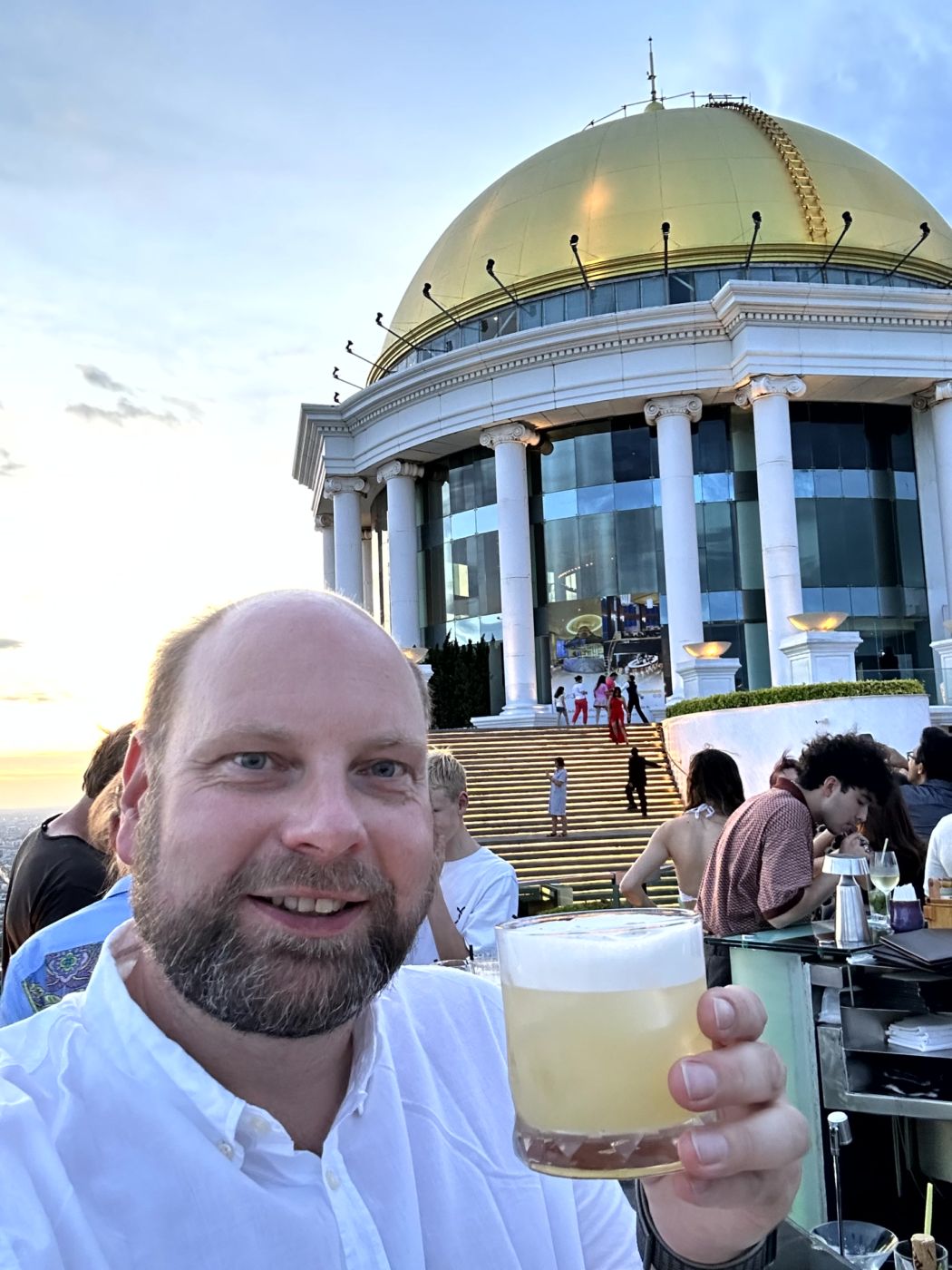 Sunset über Bangkok – Lebua Sky Bar, Kuppelterrasse und spätes Nachtleben