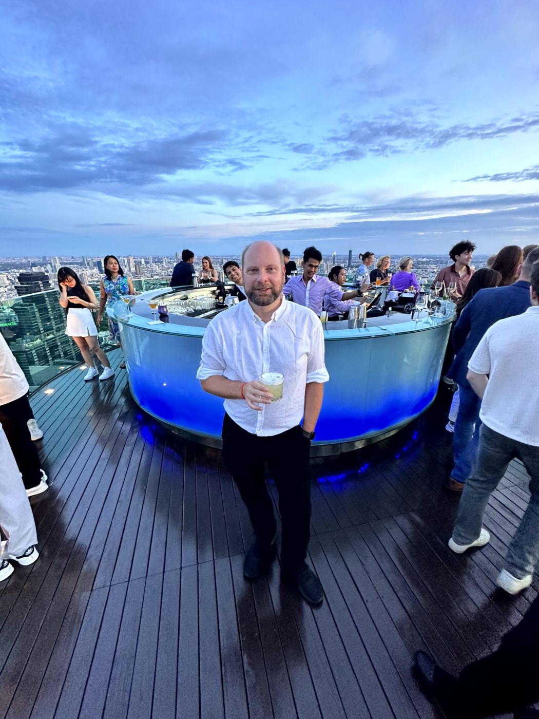 Sunset über Bangkok – Lebua Sky Bar, Kuppelterrasse und spätes Nachtleben