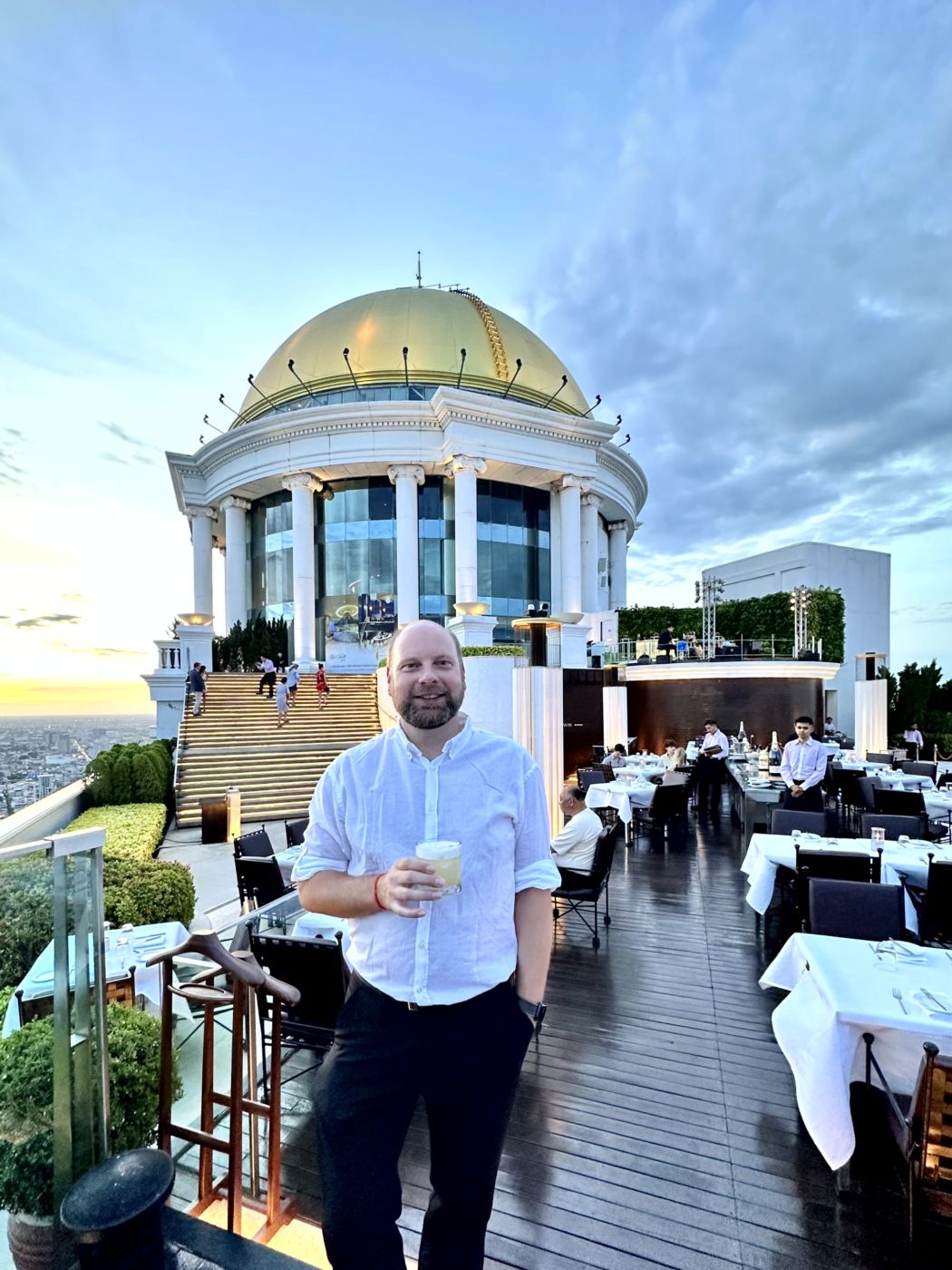 Sunset über Bangkok – Lebua Sky Bar, Kuppelterrasse und spätes Nachtleben