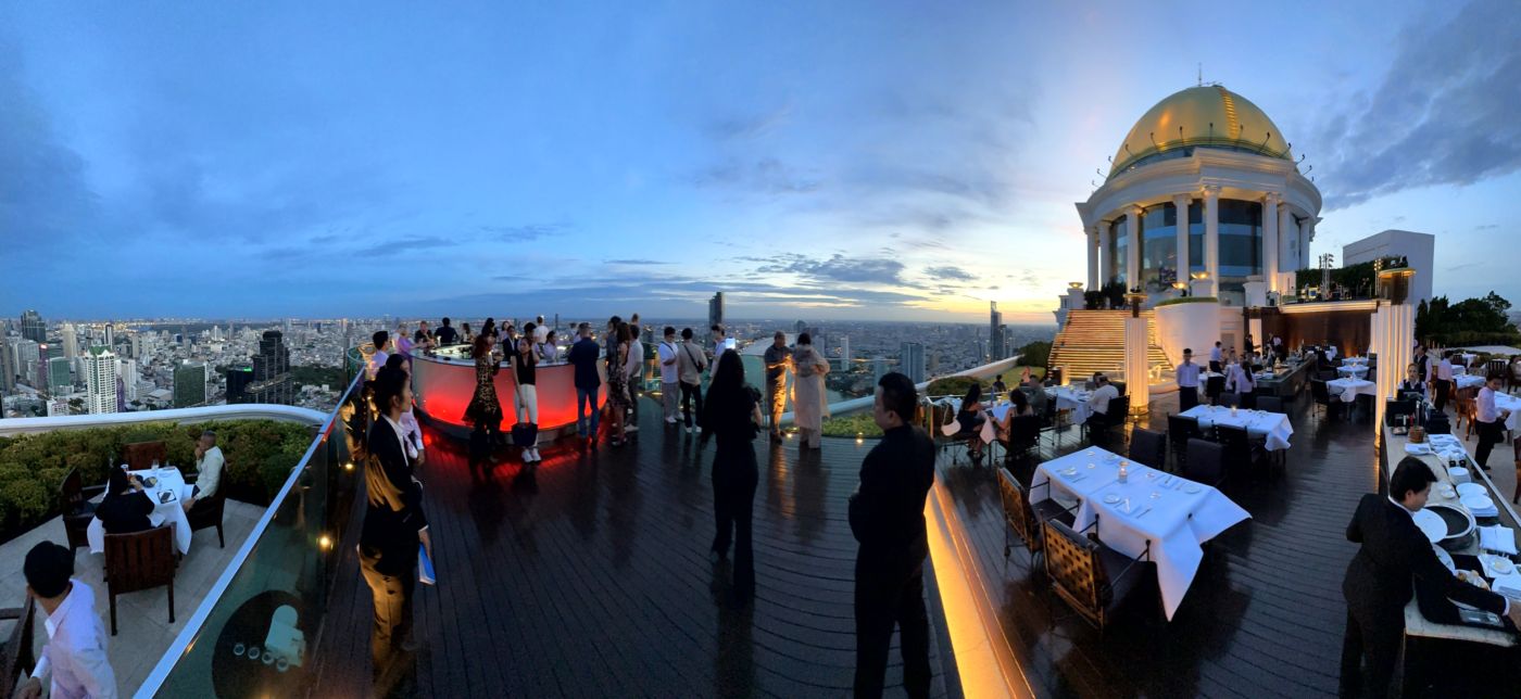 Sunset über Bangkok – Lebua Sky Bar, Kuppelterrasse und spätes Nachtleben