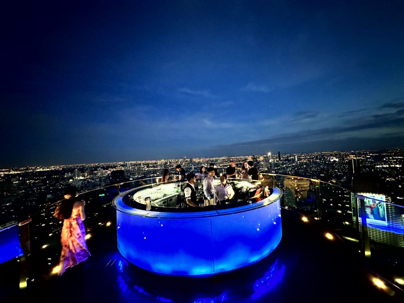 Sunset über Bangkok – Lebua Sky Bar, Kuppelterrasse und spätes Nachtleben