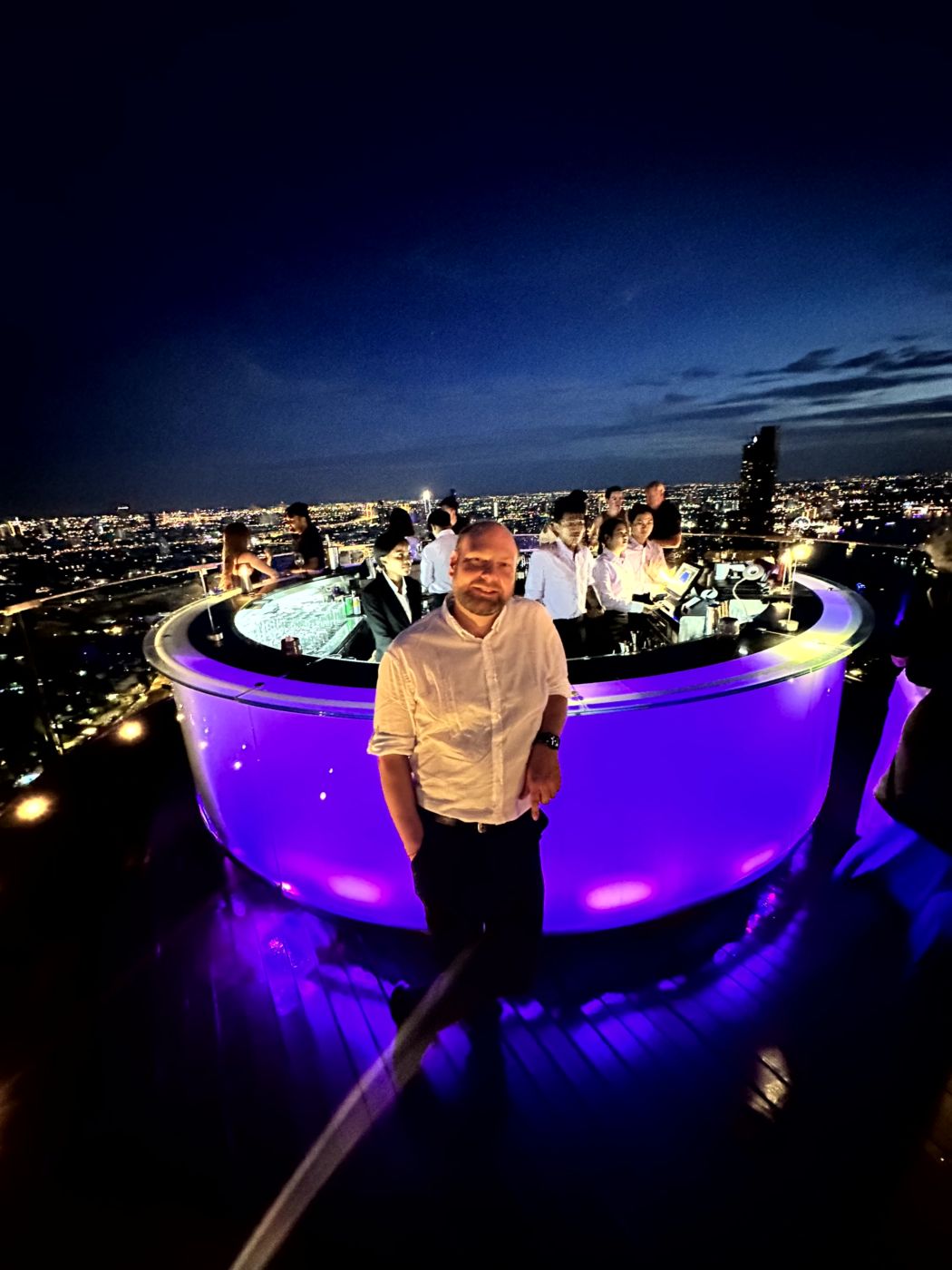 Sunset über Bangkok – Lebua Sky Bar, Kuppelterrasse und spätes Nachtleben