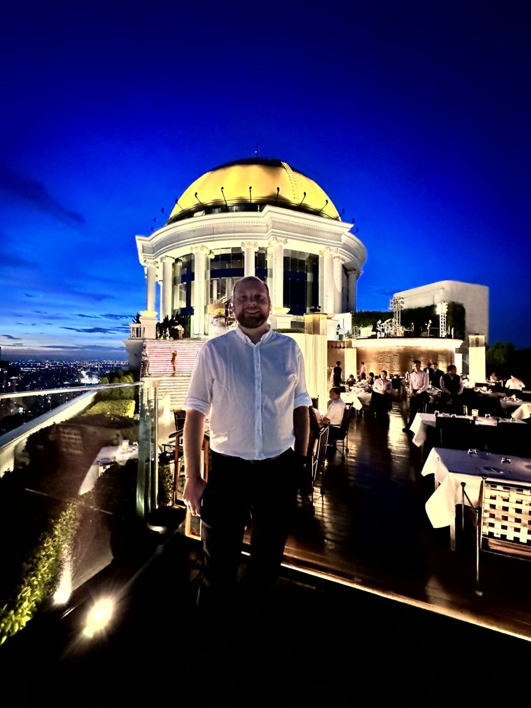 Sunset über Bangkok – Lebua Sky Bar, Kuppelterrasse und spätes Nachtleben