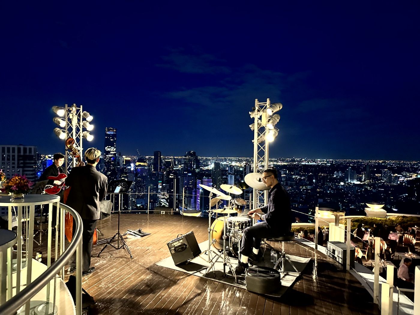 Sunset über Bangkok – Lebua Sky Bar, Kuppelterrasse und spätes Nachtleben