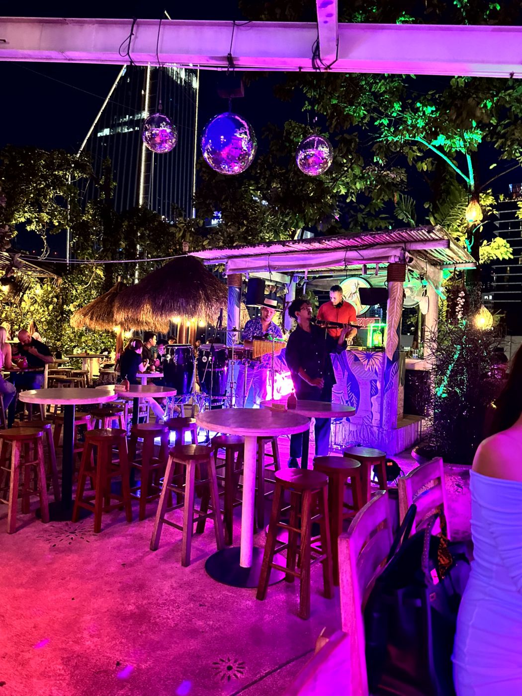 Sunset über Bangkok – Lebua Sky Bar, Kuppelterrasse und spätes Nachtleben