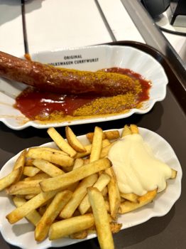 Tag 1 · Werksbesichtigung & Ritz-Carlton