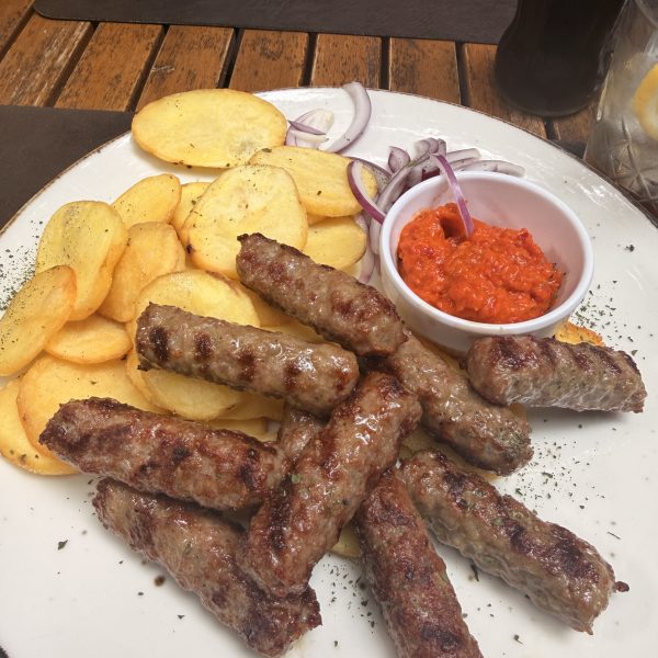 Mittag – Ćevapčići, Eis und eine kleine Pause