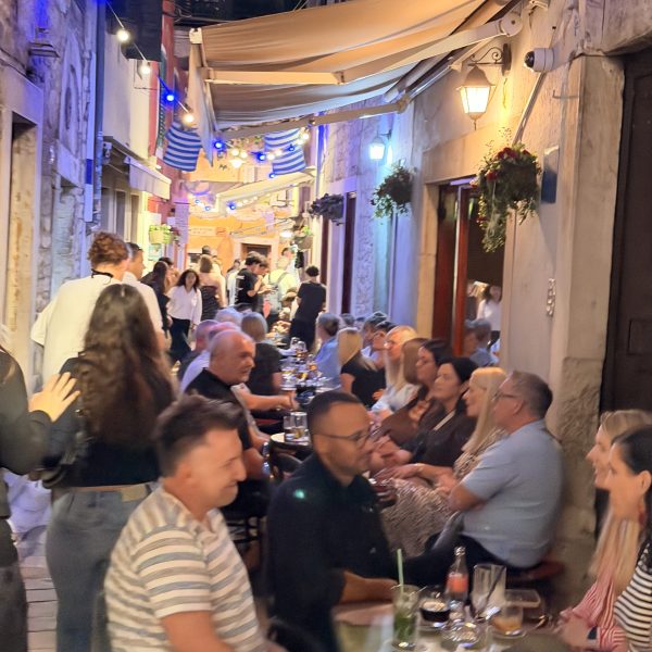 Nacht – Essen, Wein und unsere Aussicht