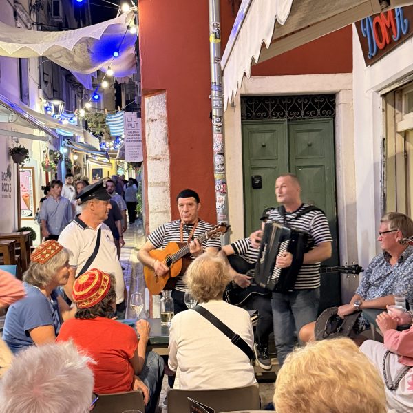 Nacht – Essen, Wein und unsere Aussicht