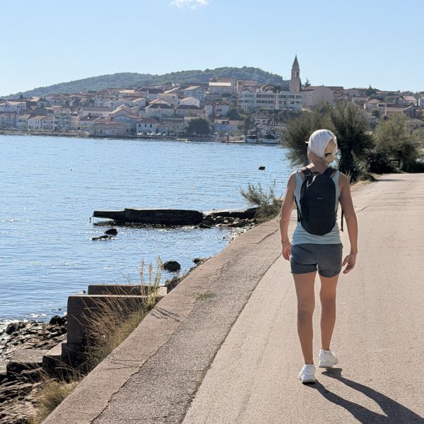 Fahrt nach Preko und Wanderung