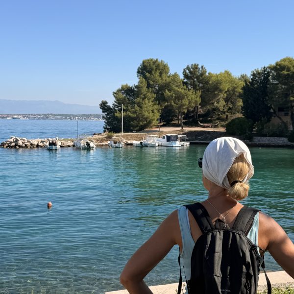 Fahrt nach Preko und Wanderung